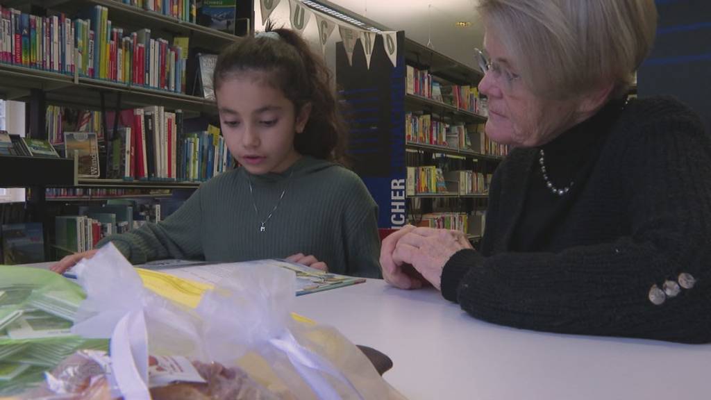 Leseratten: In Zofingen lesen Jung und Alt zusammen Bücher