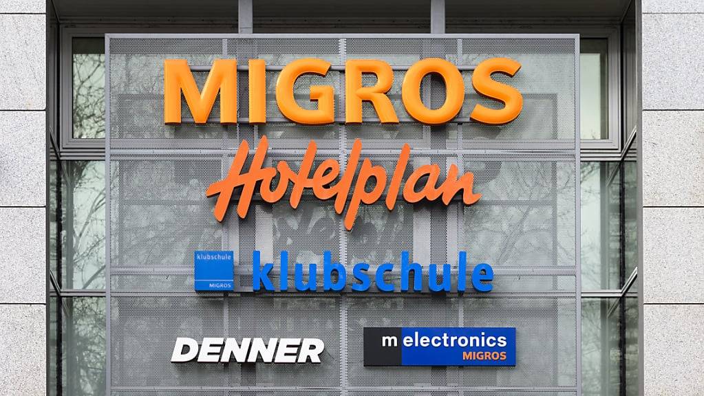 Die Logos der Migros am Hauptsitz müssen demnächst wohl umgestellt werden – für Hotelplan und Melectronics werden neue Besitzer gesucht. (Archivbild)
