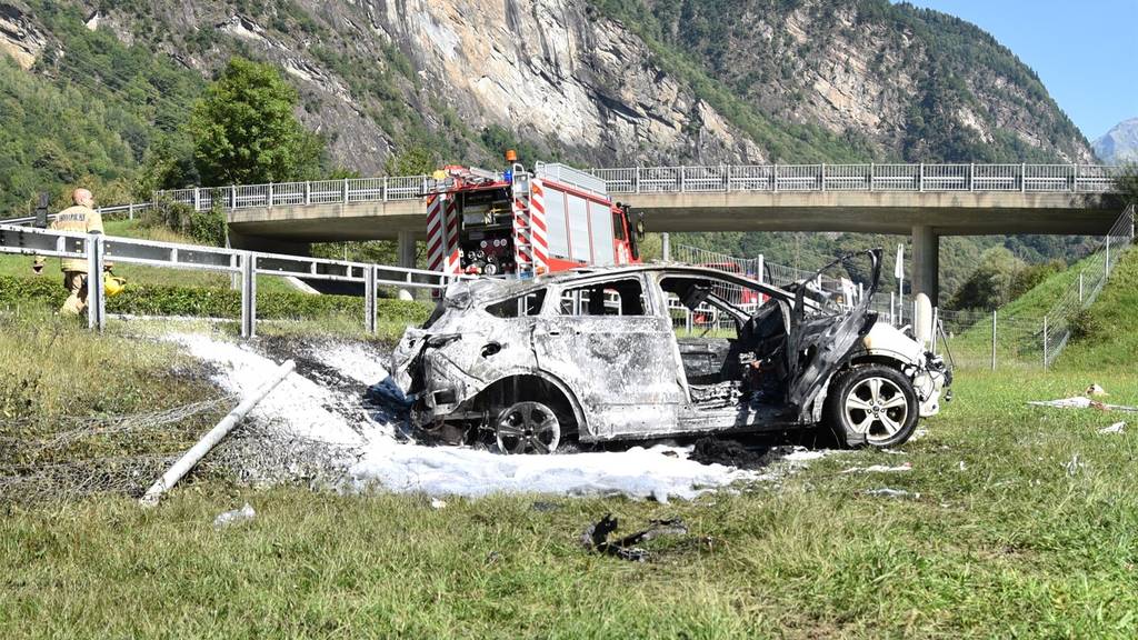 Der Wagen brannte vollständig aus.