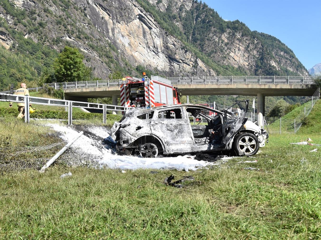 Der Wagen brannte vollständig aus.