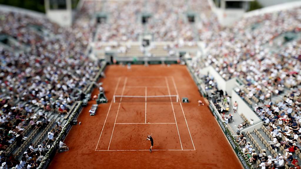 So voll wird es beim French Open in diesem Jahr mit Sicherheit nicht sein. Auf den beiden grössten Courts, im Bild der Court Suzanne-Lenglen, sollen maximal 5000 Fans beherbergen.