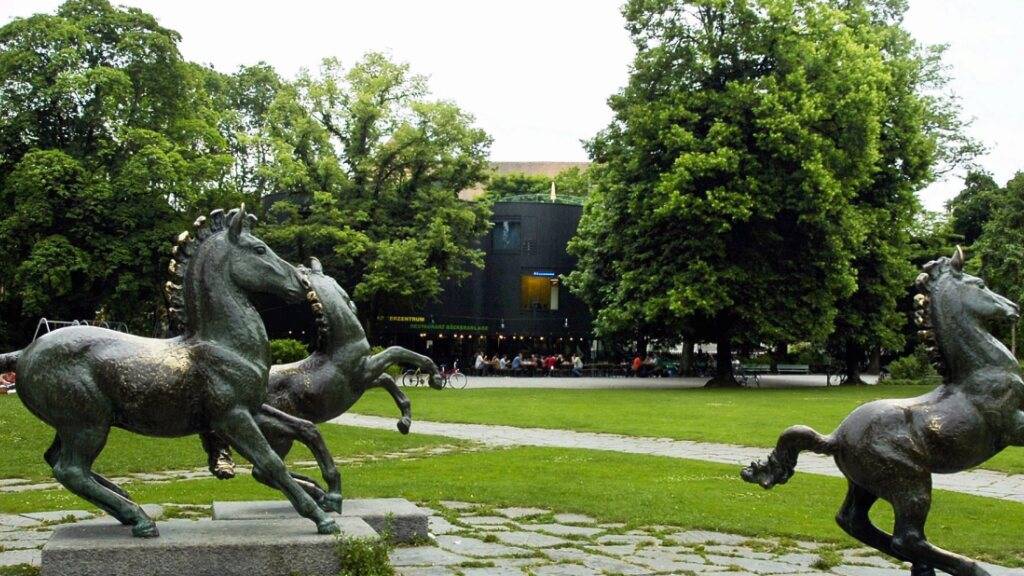 In der Bäckeranlage im Kreis 4 wird vermehrt Crack konsumiert. Grund dafür ist die Schliessung der Anlaufstelle in der Kaserne. Der Alternativstandort in der Brunau ist für die Süchtigen aber zu weit entfernt. (Archivbild)