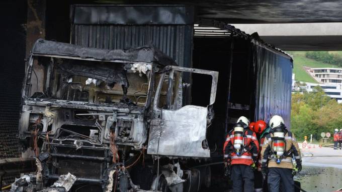 Autobahn A2 bei Sissach BL wegen LKW-Brands vorübergehend gesperrt