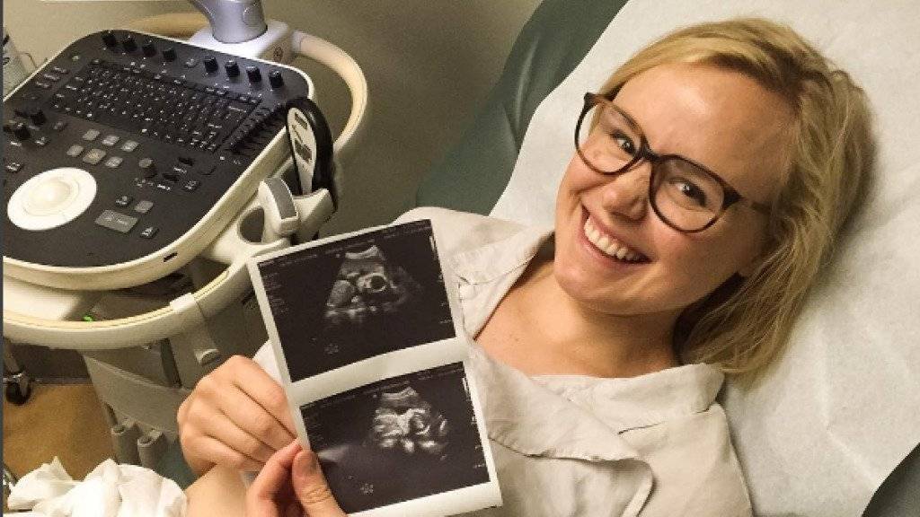 Es ist ein Mädchen: Schauspielerin Alison Pill beim Ultraschall-Untersuch. (Instagram)
