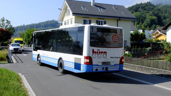 8-Jähriger auf Kickboard von Bus angefahren