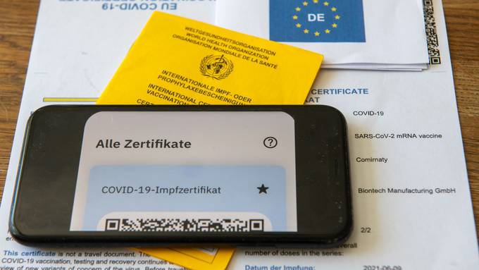 Schweizer versuchen mit gefälschten Impfausweisen an Zertifikate zu kommen