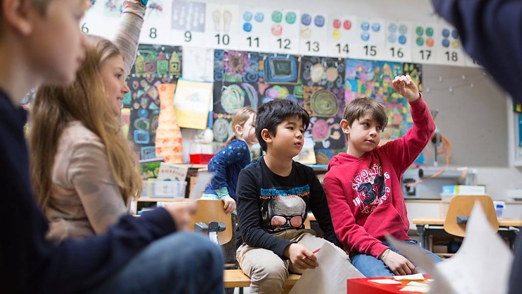 Mehr Lohn für Bündner Lehrkräfte in Kindergarten und Primarschule