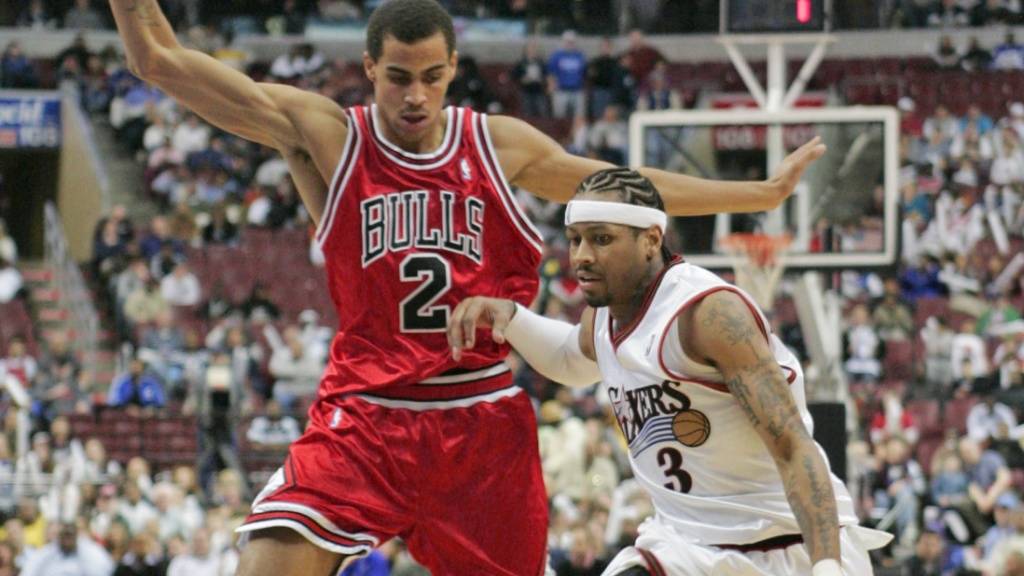 Kein Durchkommen: Bulls-Rookie Thabo Sefolosha (links) verteidigt im November 2006 gegen Allen Iverson von den Philadelphia 76ers