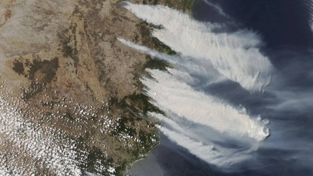 Luftaufnahme von den Buschbränden im Osten Australiens nördlich der australischen Metropole Sydney.