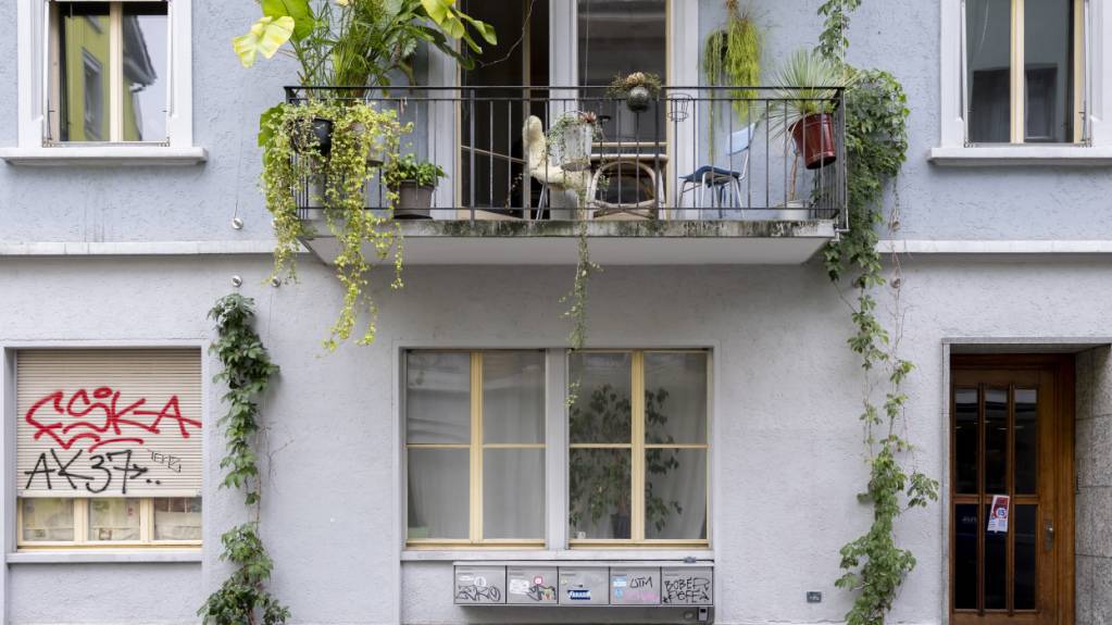 Wer in bestimmten Wohnungen in der Stadt Zürich günstig wohnen möchte, muss beim Einzug eine Einkommenslimite erfüllen. (Symbolbild)