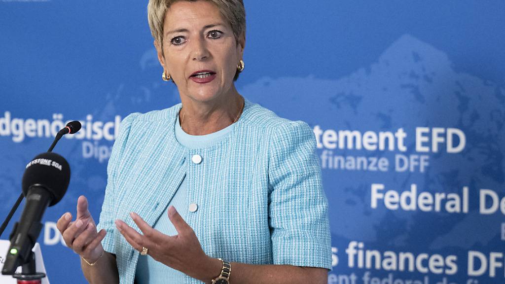 Bundesrätin Karin Keller-Sutter zeigte sich am Freitag an einem Point de Presse in Bern erleichtert über den Entscheid der UBS, sämtliche Garantien des Bundes zur Notübernahme der Credit Suisse fallen zu lassen.