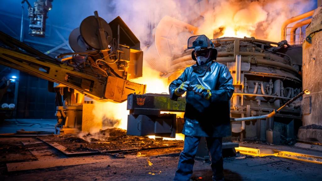 In der Industrie bleibt die Lage am Arbeitsmarkt angespannt. Die Beschäftigung ist dort in der Schweiz im dritten Quartal weiter zurückgegangen. Besser sieht es im Dienstleistungssektor aus.(Symbolbild)