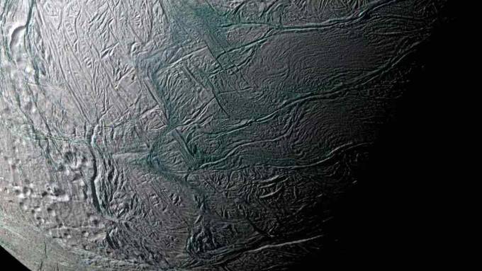 Raumsonde findet Ozean auf Saturnmond Enceladus