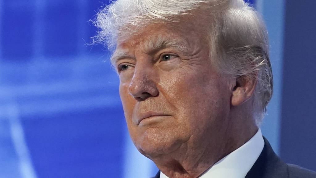 ARCHIV - Der ehemalige US-Präsident Donald Trump bei einem Event der rechtskonservativen Gruppierung «Moms for Liberty» in Philadelphia. Foto: Matt Rourke/AP