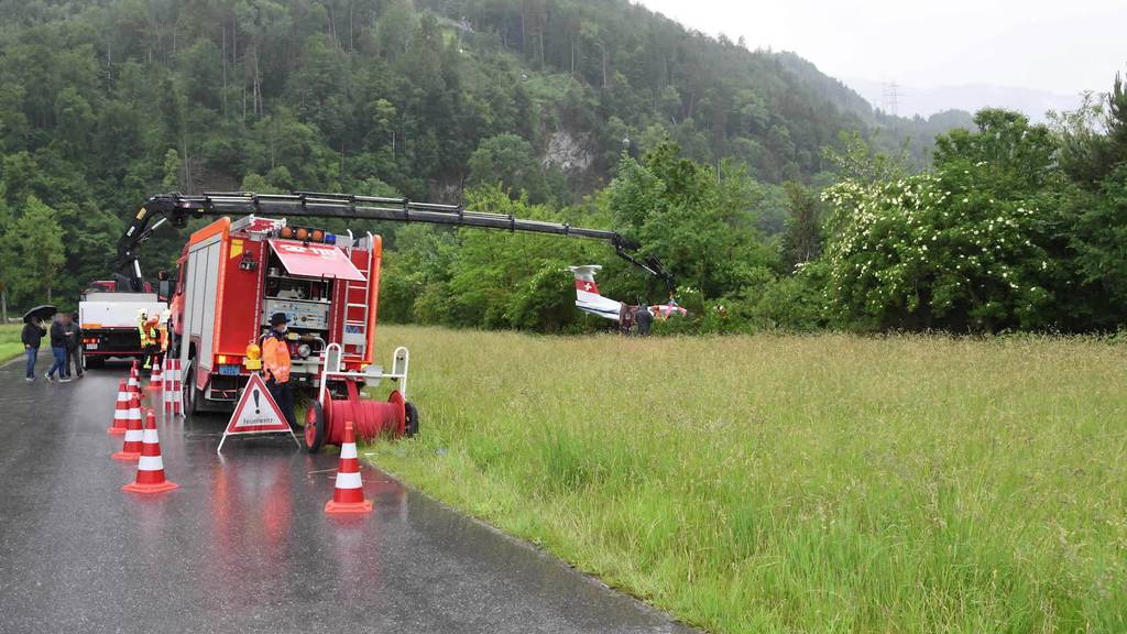 Kurznachrichten: Landung missglückt, Wasserbecken, TdS