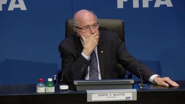 Sepp Blatter stellt sich den Medien