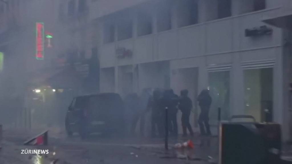 Jugendproteste: Grosse Demonstrationen in ganz Europa