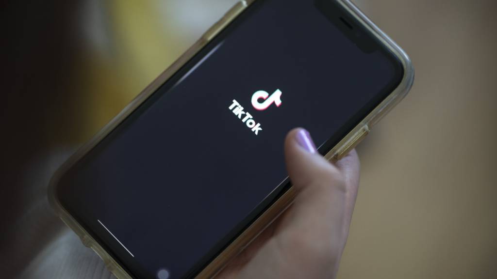 Die meisten grossen Schweizer Unternehmen nutzen Social-Media-Plattformen wie Tiktok, um das Vertrauen in ihre Organisation zu stärken. (Archivbild)