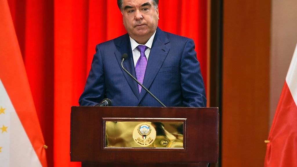 Präsident Emomali Rachmon hat sich in Tadschikistan nach rund 25 Jahren Amtszeit per Referendum einen unbegrenzten Verbleib an der Macht gesichert.