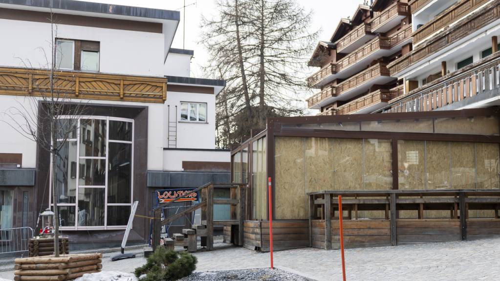 Das Gutachten muss sich insbesondere mit dem Schaumstoff befassen, der während des Unglücks in Crans-Montana im Keller der Bar «Le Constellation» verbrannt war (Archivbild).