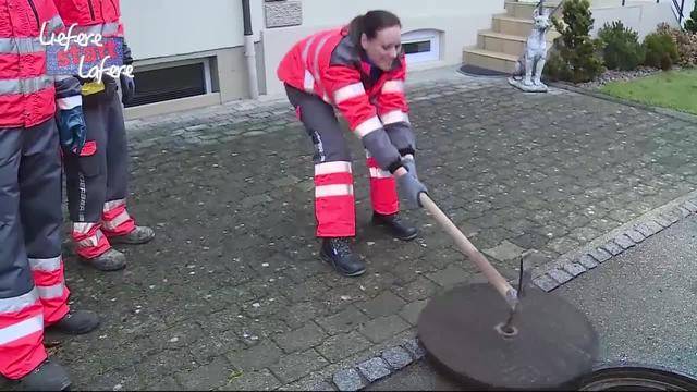 Liefere statt Lafere: Tanja Gutmann bei der Kanalreinigung