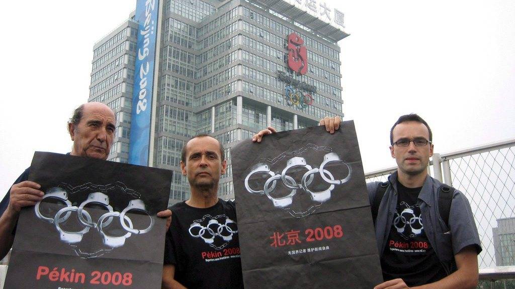 Viele ausländische NGOs waren in China im Vorfeld der Olympiade in Peking im Jahr 2008 aktiv - so wie diese Aktivisten von Reporter ohne Grenzen. Künftig werden solche Organisationen von den Behörden stärker kontrolliert. (Symbolbild)