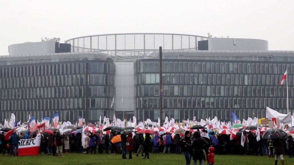 Mittelschulen sollen abgeschafft werden: Die Demonstranten befürchten eine Zerstörung des polnischen Schulsystems.