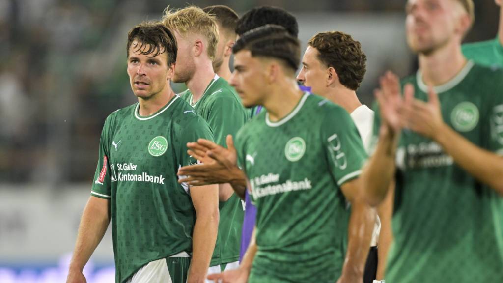 Ein enttäuschter St. Galler Captain Lukas Görtler nach dem Aus in den Conference-League-Playoffs