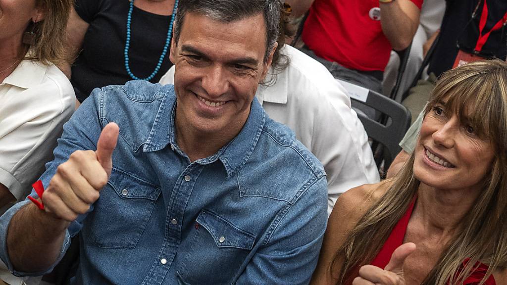 ARCHIV - Nach einer Korruptionsanzeige gegen seine Ehefrau hatte Spaniens Ministerpräsident Pedro Sánchez einen Rücktritt in Aussicht gestellt. Foto: Emilio Morenatti/AP
