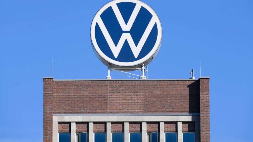 Der Volkswagen-Konzerns ist mit einem erneuten Gewinneinbruch ins laufende Jahr gestartet. Im ersten Quartal sackte das Konzernergebnis um 28,4 Prozent auf 1,56 Milliarden Euro ab. (Archivbild)