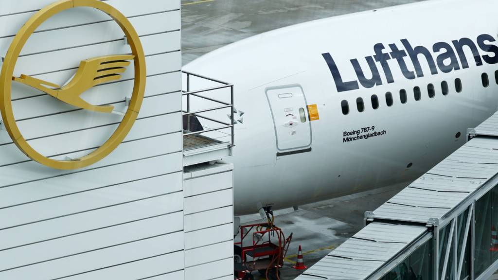 Mehr als 20'000 Flugbegleiterinnen und Flugbegleiter der Lufthansa sind aufgerufen, bis am Freitag um 22.00 Uhr nicht zu arbeiten. Hunderte Flüge wurden schon vorab gestrichen. (Archivbild)