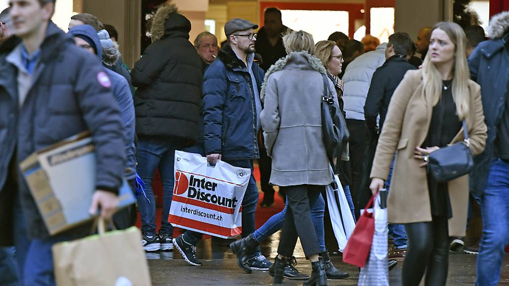 Der Zürcher Kantonsrat hat einen Vorstoss angenommen, der die Zahl der pro Jahr erlaubten Sonntagsverkäufe erhöhen will. (Symbolbild)