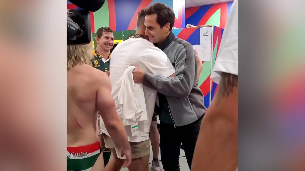 Roger Federer besucht die «Springboks» in der Kabine