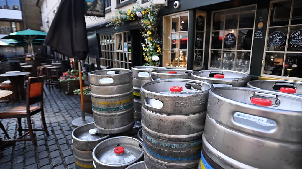 Die Pubs in Grossbritannien leiden unter mit den höchsten Biersteuern in Europa.