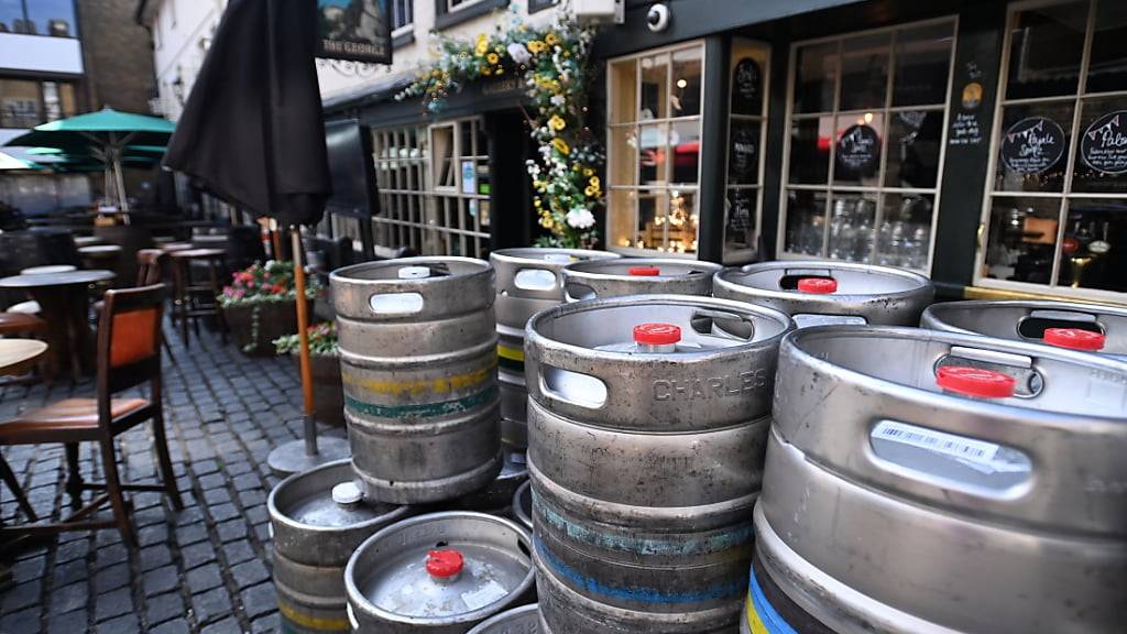 Die Pubs in Grossbritannien leiden unter mit den höchsten Biersteuern in Europa.