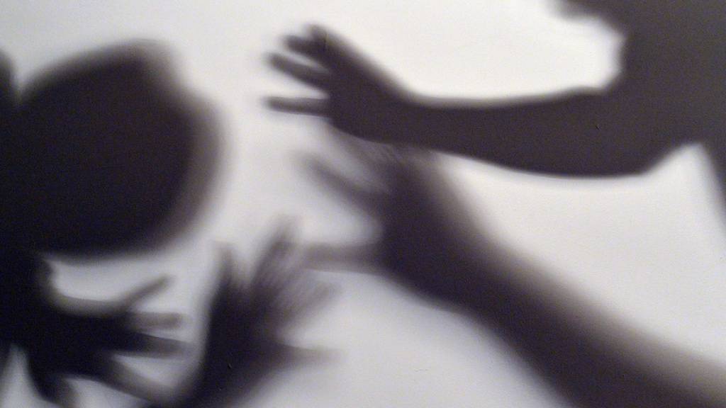 Kinder vor Gewalt schützen: Neu soll die gewaltfreie Erziehung im Zivilgesetzbuch verankert werden. (Symbolbild)