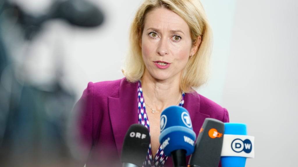 ARCHIV - Die Hohe Vertreterin der EU für Außen- und Sicherheitspolitik Kaja Kallas spricht mit den Medien vor dem informellen Treffen der EU-Verteidigungsminister im Forum in Kopenhagen. Foto: Thomas Traasdahl/Ritzau Scanpix Foto/AP/dpa