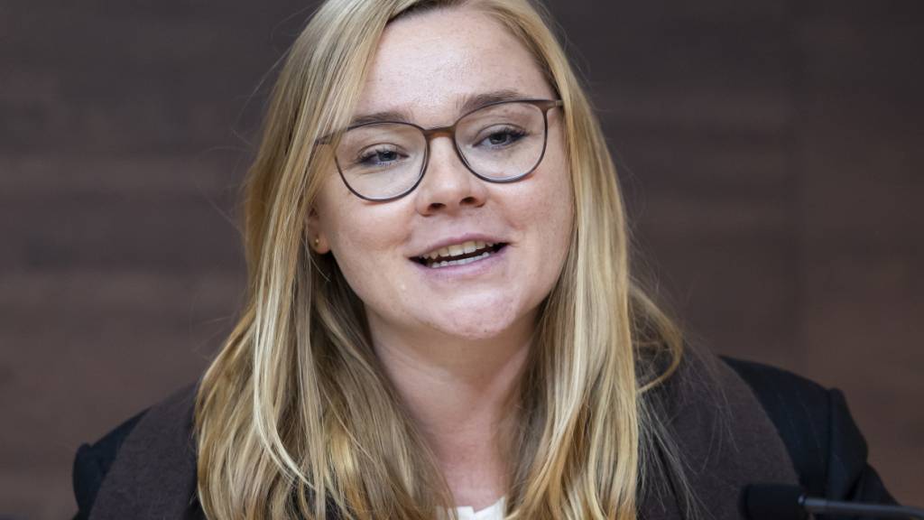 Die Waadtländer Staatsrätin Valérie Dittli (Mitte) bot der Justiz ihre Hilfe und Kooperation an.