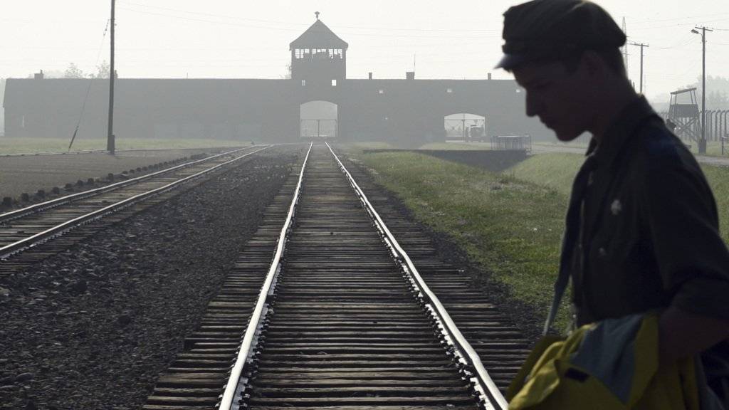 Die Bahnzufahrt zum früheren Nazi-Konzentrationslager Auschwitz-Birkenau in Polen. (Archivbild)