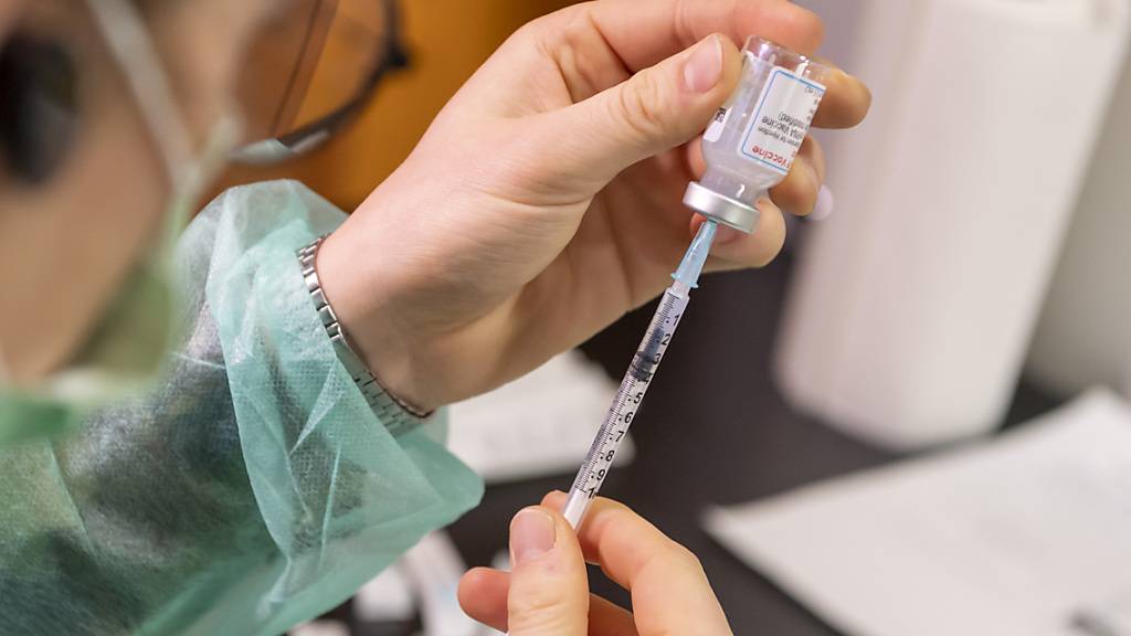 Sanofi erwartet erste Ergebnisse für die Auffrischimpfung gegen Corona im ersten Quartal 2022. (Archivbild)