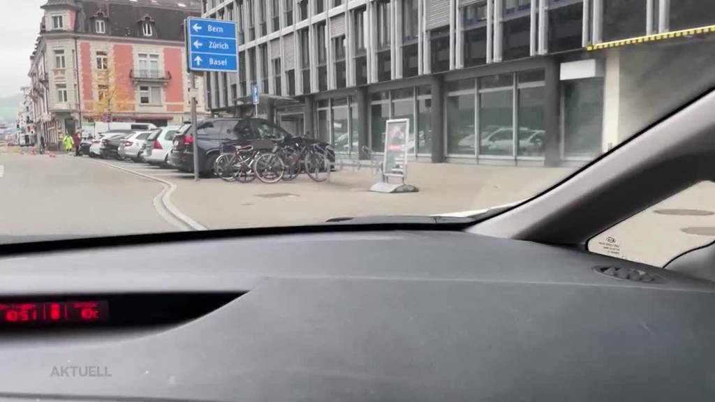 Platznot: Aargauer Grossrat fordert Mindestanzahl Parkplätze