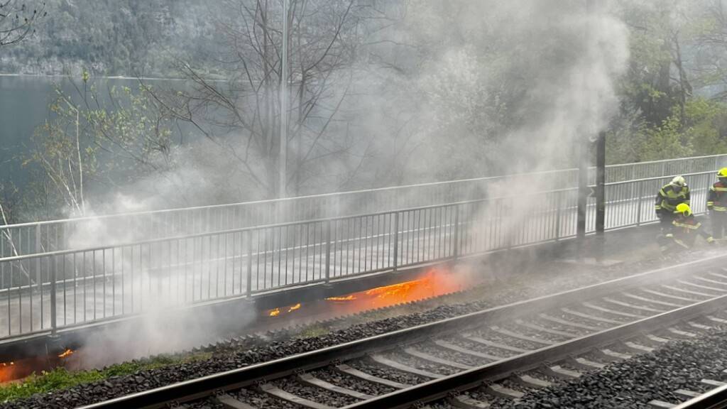 Bei dem Brand wurden auch Stromkabel an der Unterseite der Brücke beschädigt.