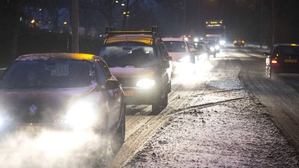 In den Niederlanden führten Eisregen und extreme Glätte zu Dutzenden von Unfällen