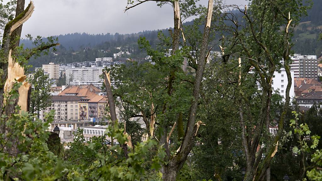 Das Unwetter forderte in La Chaux-de-Fonds einen Toten und mehrere Verletzte.