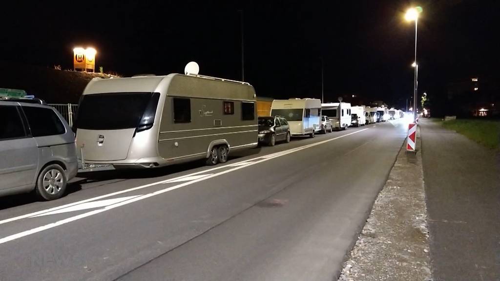 Wohnwagen blockieren Strasse: Fahrende sorgen in Zuchwil für Unruhe