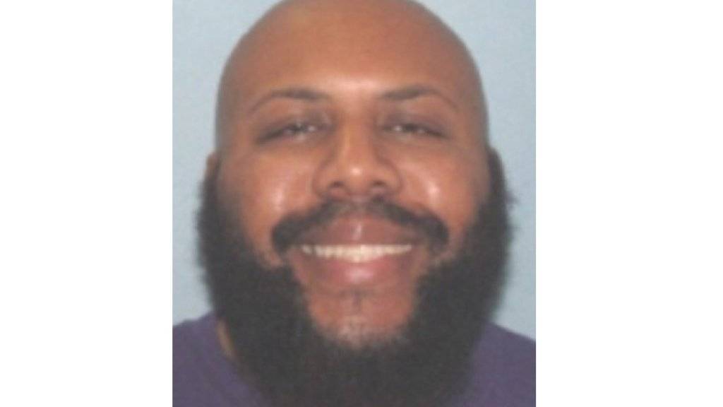 Mit diesem Foto fahndet die Polizei im US-Bundesstaat Ohio nach einem Mann, der Live-Bilder eines Mordes auf Facebook gestellt haben soll.
