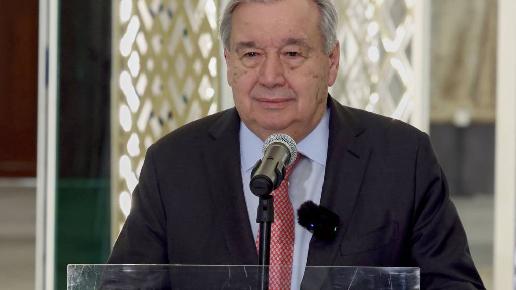 HANDOUT - UN-Generalsekretär António Guterres spricht zu Journalisten in Beirut. Foto: Lebanese Presidency Press Office via AP/dpa - ACHTUNG: Nur zur redaktionellen Verwendung und nur mit vollständiger Nennung des vorstehenden Credits