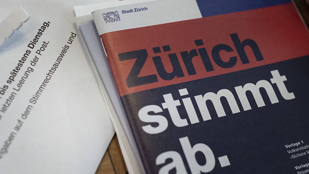 Die Informationen zu den städtischen Abstimmungen gelangen derzeit auf Papier zu den Zürcher Stimmberechtigten. (Archivbild)