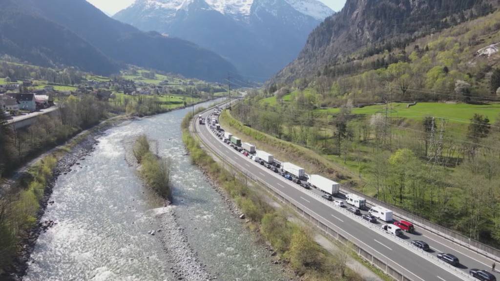 Rekordstau? Riesige Blechlawine Richtung Süden wegen Ferienanfang und Ostern