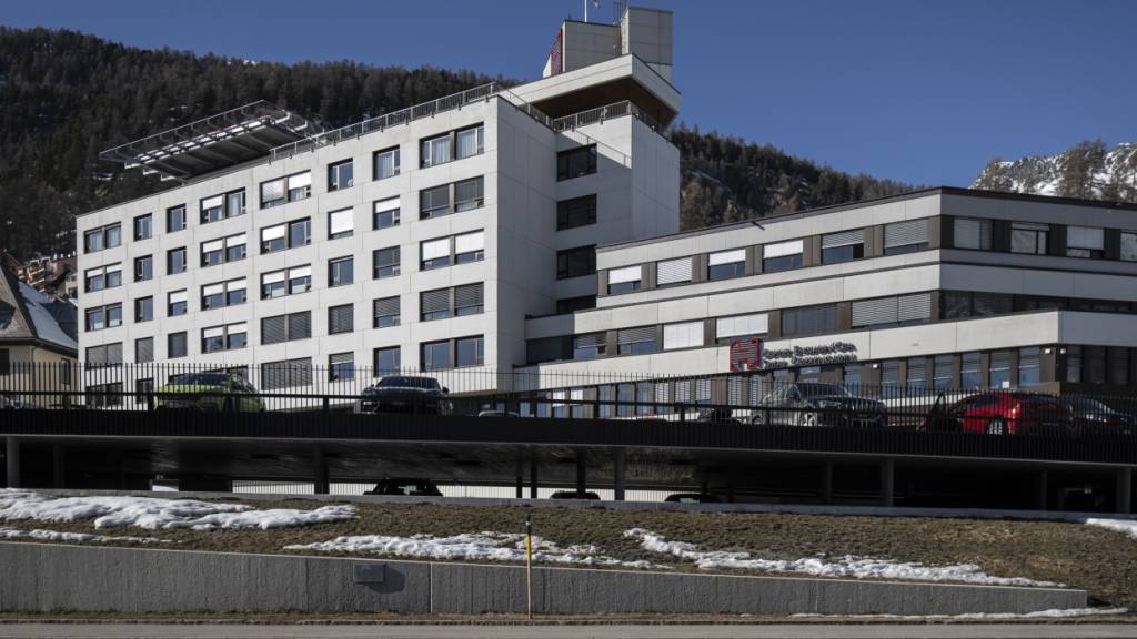 Ohne Geld der Gemeinden müsste das Spital Oberengadin im nächsten Frühling schliessen. (Archivbild)